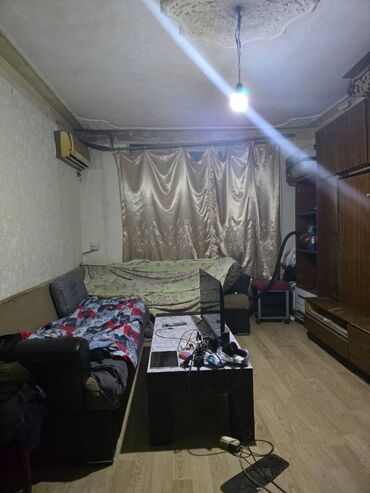 xacmazda satilan evler: Bakı, 1 otaqlı, Köhnə tikili, m. Neftçilər, 29 kv. m