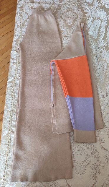 Plaşlar: Triko dəst. Türkiyədən sifariş olunub. Ölçü L/Xl. Qalın yumşaq