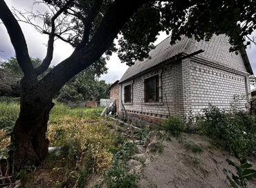 срочно продаю пол дома бишкек: Дом, 65 м², 4 комнаты