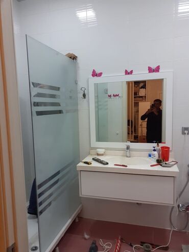 Duş kabinaları, arakəsmələr: Yeni Arakəsmə, Düzbucaqlı, Pulsuz çatdırılma — 24