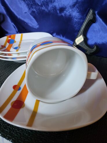 Kuhinjski setovi: Solje vintaz za kafu,caj puniji porcelan. Komada 4 u ceni. Tacne — 8