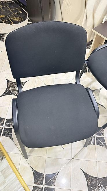 ofis mebelleri kreditle: Qara rəngli ofis/konfrans stulu - Klassik dizayn: yumru bel dayağı və — 1