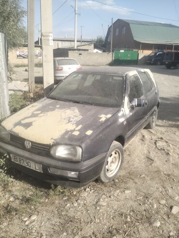 сиденья голф: Предлагается хэтчбек Volkswagen Golf III, выполненный в черном цвете