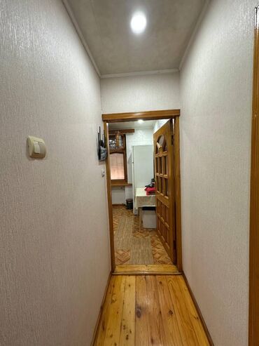 Uzunmüddətli kirayə mənzillər: Inşaatçılar metrosu düz çıxışında 5 mərtəbəli binanın 1-ci mərtəbəsi — 6