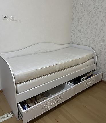 кровати детские: Продаю две одинаковые односпальные кровать-диваны с высоким изголовьем — 1