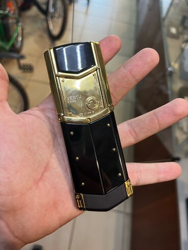 Vertu: Vertu Signature Touch, 4 GB, rəng - Qızılı, Düyməli, İki sim kartlı
