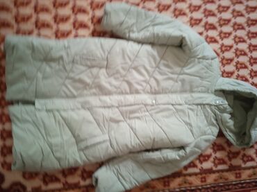 Верхняя одежда: Срочно продаю пальто на девочку, состояние отличное, качество