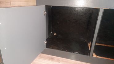 Аквариумы: Продаю запущенный аквариум на 400 л с тумбой в комплекте,из — 4