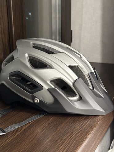 шлемы бишкек: Продаю Трейловый велосипедный шлем. Удобная продуваемая корзинка, для