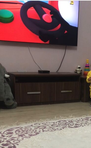 TV altlığı: Temiz ve seliqelidir hec bir problemi yoxdur.kocle vagli tecili