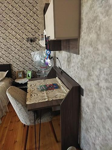 aloy: Oğlan və qız üçün, Yeni, Yazı masası — 1