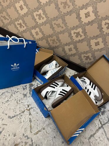 женская одежда бишкек оптом и в розницу: Эркектердин кроссовкасы, 36, Adidas, Жаңы, түсү - Ак, Өзү алып кетүү