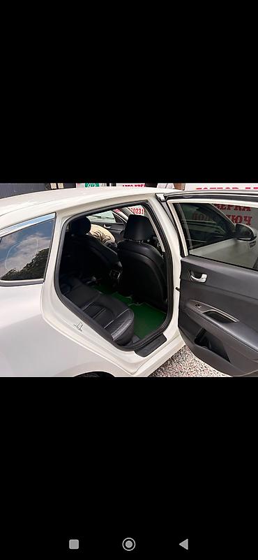 Другие автомобили: Продаётся седан белого цвета с автоматической коробкой передач. По — 3