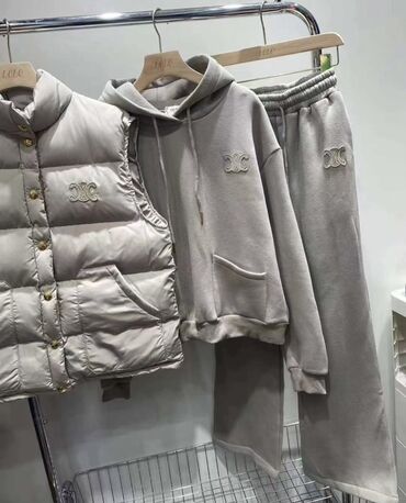 Köynəklər: Unisex 3 parçalı rahat dəst - Rəng: açıq bej/boz tonları - Dəst