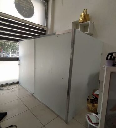 qapı ağ: Непрозрачная перегородка