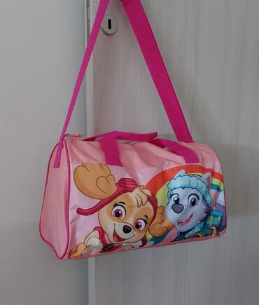 Sportske torbe i rančevi: Dečije torbe za trening/putovanja . 38*22
Cena 1600 din — 27