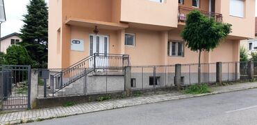 apartman: Prodajem trosoban stan u prizemlju spratne kuce u Krusevcu. Vlasnik