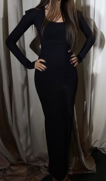 pencekler qadin ucun: Qadınlar üçün zərif qara uzun don, Sadə, amma iddialı “kiçik qara don”