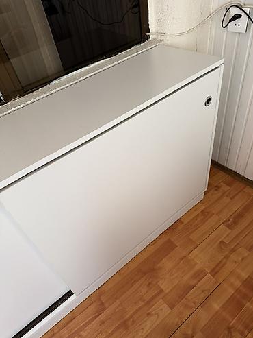 plastik dolap balkon: Ağ rəngli sürgülü qapılı şkaf - Minimalist dizayn, balkon, dəhliz və — 2