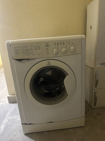 paltaryuyan korpusu: Стиральная машина Indesit, 5 кг, Б/у, Автоматические, Есть сушка, Нет кредита, Самовывоз