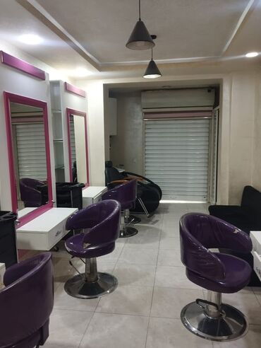 Salon, tibbi mebel dəsti: Ünvan,Bakıxanov qəsəbəsi,Sülh küçəsi 4. 50 kv.m,Ümumilikdə 3 otaq — 2