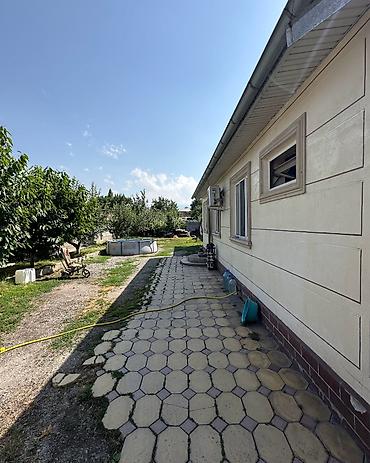куплю поле: ✨ Продаётся дом в с. Сокулук ✨ 🏡 Характеристики: • Участок - 4 сотки — 2