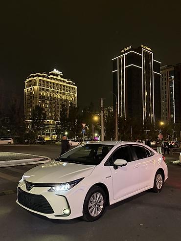 Toyota: Toyota Corolla: 2022 г., 1.8 л, Вариатор, Гибрид, Седан — 2