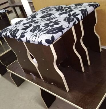 офисный мебель: Комплект стол и стулья