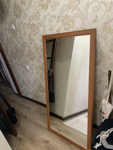 зеркало с камодом: Продаю зеркало,в хорошем состоянии 1.40 высота 0.70 ширина с ценой
