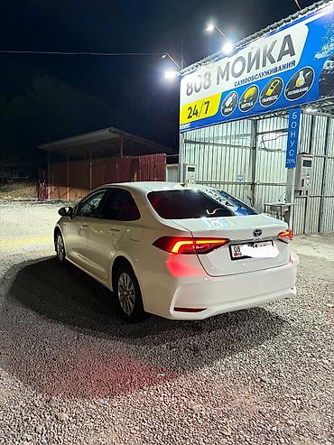 210 cdi: Toyota Corolla: 2019 г., Гибрид, Седан — 4