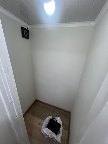 Продажа коттеджей и домов: 🏡 **Продается дом барачного типа с новым ремонтом в Бишкеке!** 📐 — 7
