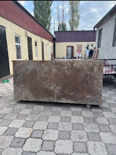 железный яшик: Железный бачок 1 тонна толщиной 2 или 3 . варота очень прочная за 65