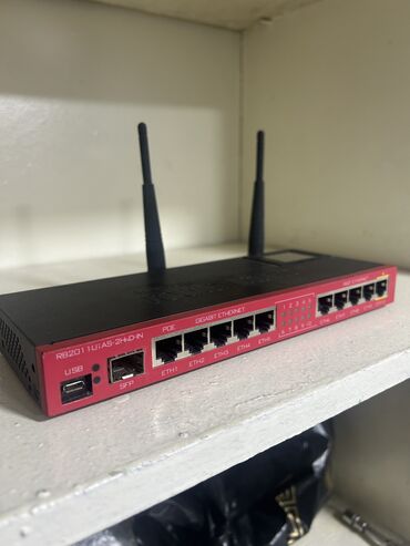 Модемы и сетевое оборудование: Продаю Mikrotik RB2011Ui AS-2HnD-IN