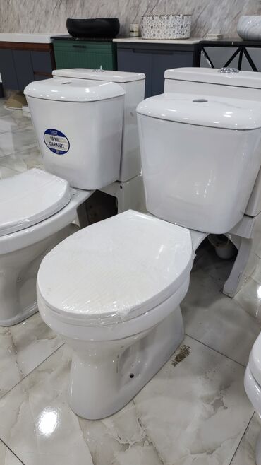Moydadırlar: Ağ rəngdə unitaz, müasir hamam otaqları üçün uyğundur. Bu unitazlar