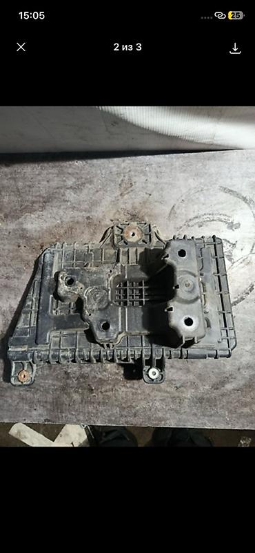 battery: Подставка под аккумулятор Kia Carnival Оригинальная пластиковая — 2