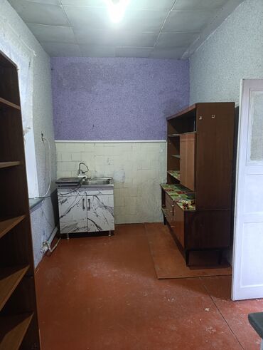 дом в г чолпон ата хутор: Однокомнатное жильё с отдельной кухней. Пишкек, Кривоносова дом 180