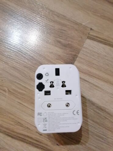 Punjači: Univerzalni putnički adapter TESSAN - Kompaktan all‑in‑one adapter sa — 4