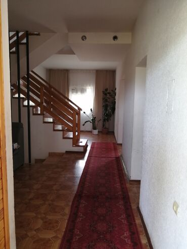 Продажа домов: Дом, 200 м², 7 комнат, Собственник — 20