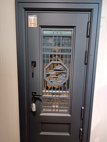 Двери для домов и квартир: Продается входные город Токмок на базаре на против ресторана МИК — 14