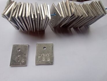 ugaone garniture u p: Aluminijumske pločice sa brojevima od 1 do 100 dimenzije pločice 2