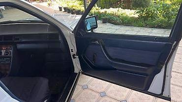 bud e9: Mercedes-Benz E-Class: 1988 г., 2 л, Механика, Бензин, Седан — 7