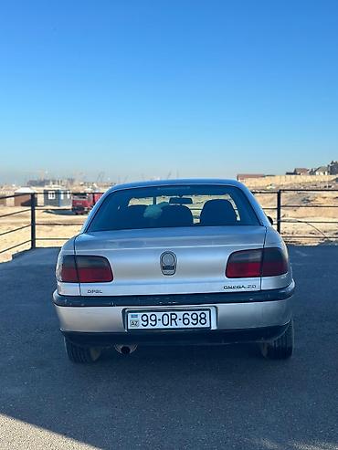 Opel: Opel Omega: 2 l | 1999 il Sedan — 2