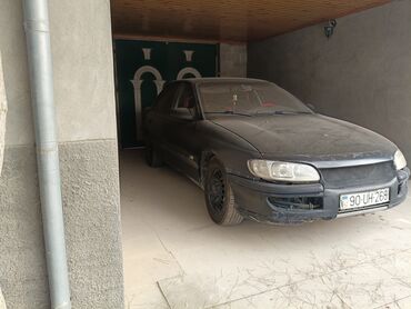 variator sürətlər qutusu: Avtomobil: sedan, qara rəng Nömrə nişanı: 90-UH-268 (AZ) Kuzov: 4
