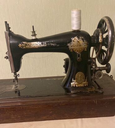 kohnə tikiş maşınları: Qedimi tam iwlek .Klassik mexaniki tikiş maşını - Korpus: tökmə metal