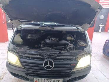 Легкий грузовой транспорт: Легкий грузовик, Mercedes-Benz — 9