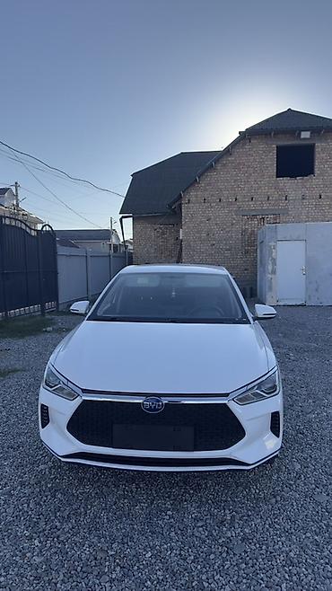 е2 электромобиль: BYD E2: 2022 г., Электромобиль, Хэтчбэк — 5