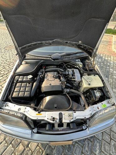 Mercedes-Benz: Mercedes-Benz C-Class: 2.2 l | 1996 il Sedan — 16