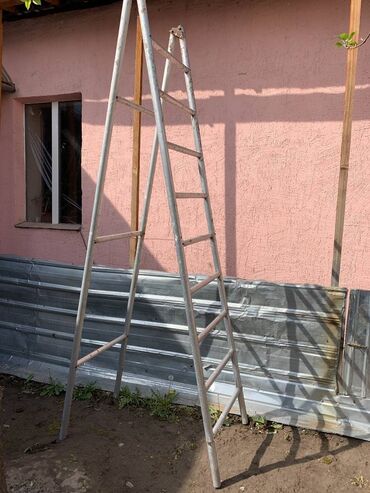 продаю лестницы: Продаю разное для строительства (тележка, лопаты, кувалда, газовые