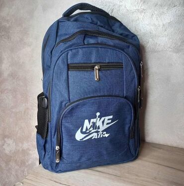 Torbe: Podeljeni unutrašnji deo + srednji i dva mala dela, skladište za piće — 26