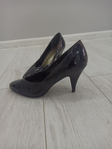 слипоны женские лаковые: Туфли 37, цвет - Черный